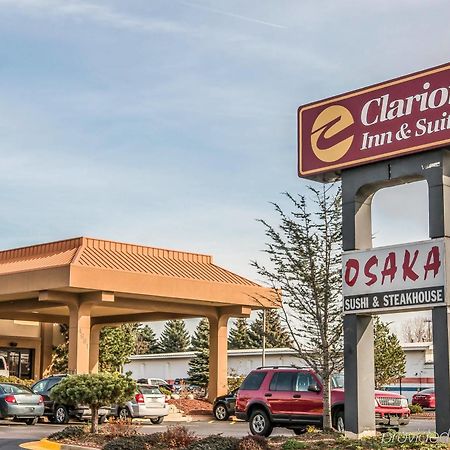 Clarion Inn And Suites Airport Grand Rapids Bagian luar foto